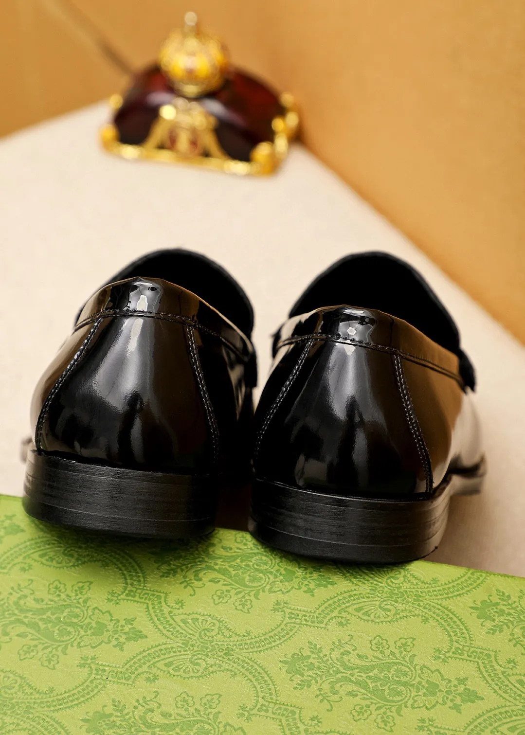 Men's shoes 💰460 💐 Product trademark: GUCCI "Gucci" casual leather shoes Regular size: 38-44 (45🉑️customized) Product materials: Selected imported first-layer open-edge beaded cowhide leather upper + luxury hardware buckle, imported water-dyed cowhide leather lining. Strong three-dimensional visual effect, original combination outsole Color: 2⃣️colors available